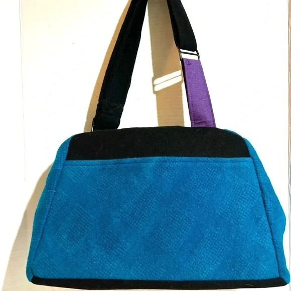 Range of motion embroidered felted wool  crossbody handbag - Picture 3 of 10